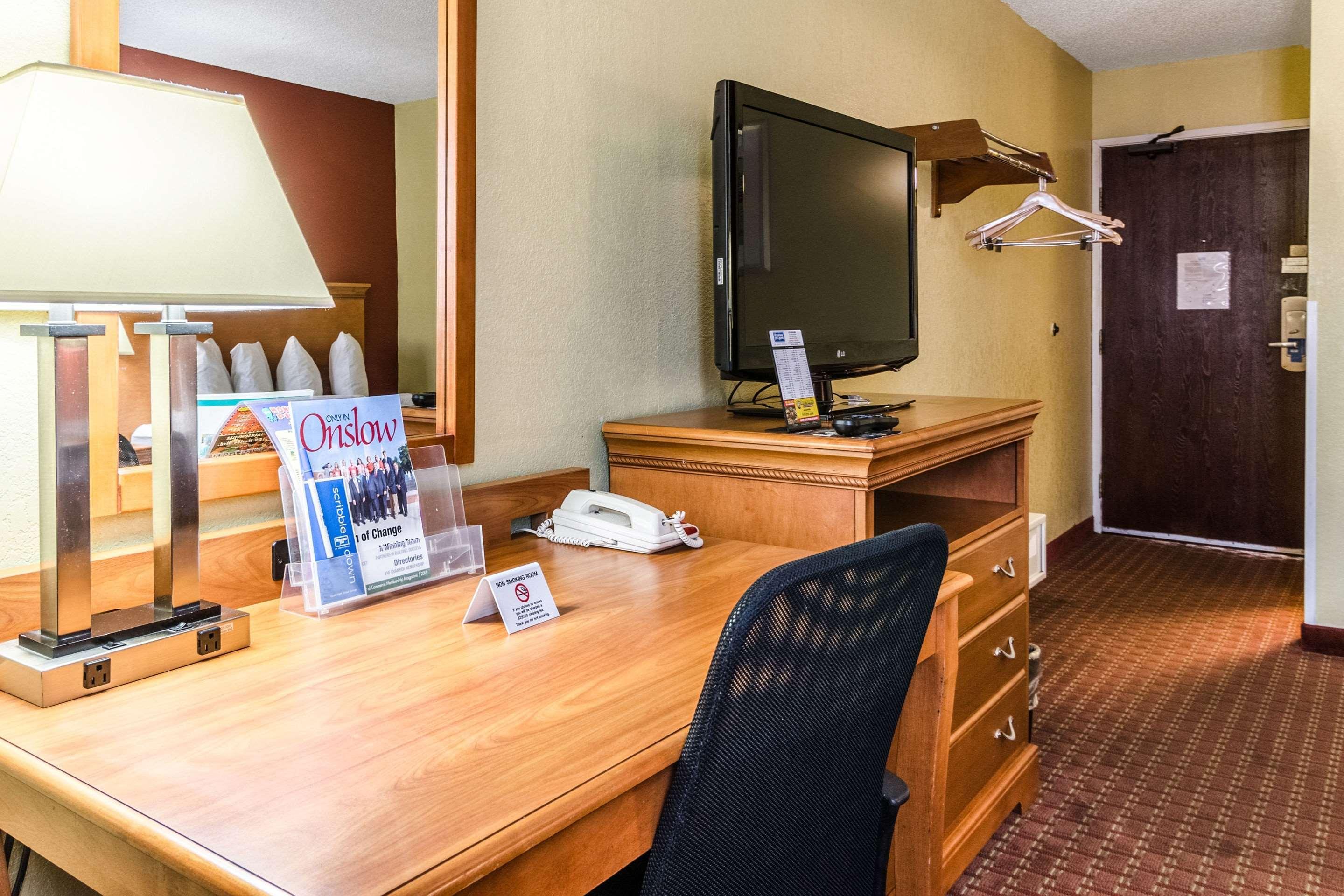 Rodeway Inn & Suites Jacksonville Near Camp Lejeune Exterior foto