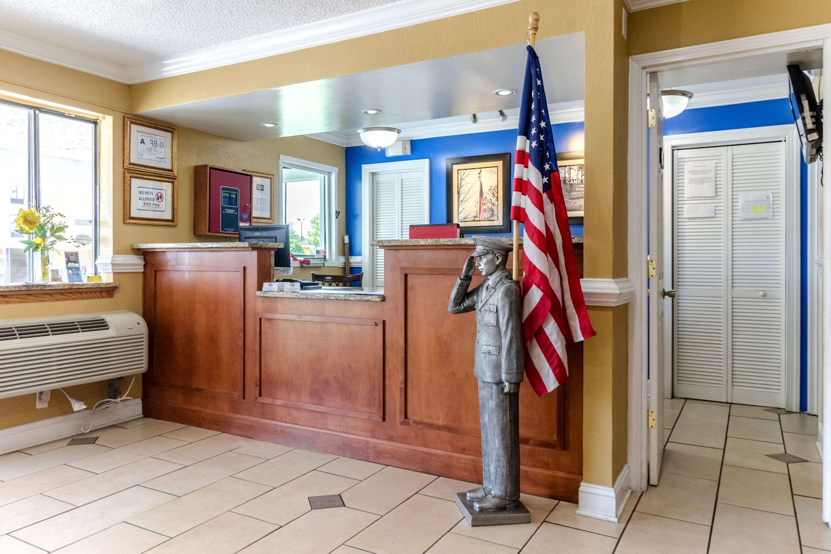 Rodeway Inn & Suites Jacksonville Near Camp Lejeune Exterior foto